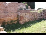 04307 ostia - regio i - insula viii - caseggiato (i,viii,8) - li raum - suedwand - 09-2022.jpg